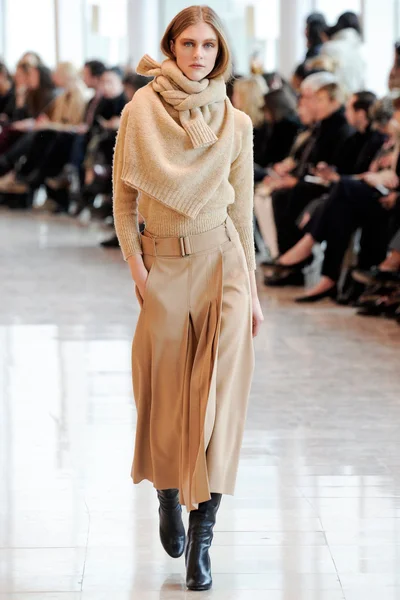 Look 14